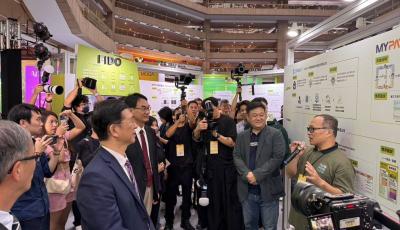 圖一：計畫推動團隊向部次長及代署長導覽計畫成效